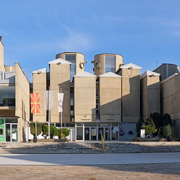 Eğitim ve Üniversiteler